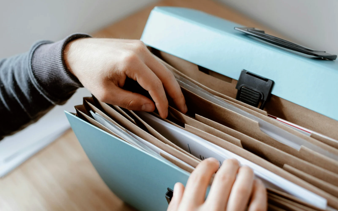 SE BUSCA ADMINISTRATIVO/A